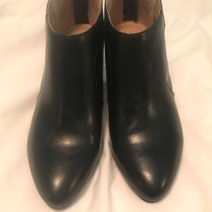 Size 8 Medium women’s black booties